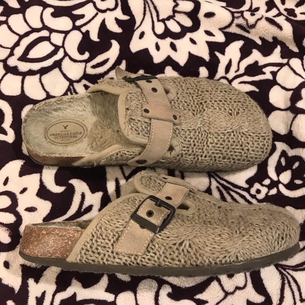 American Eagle hard-bottom slippers